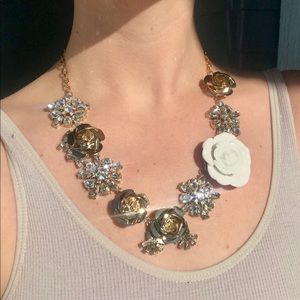 NWT rose and gold statement necklace